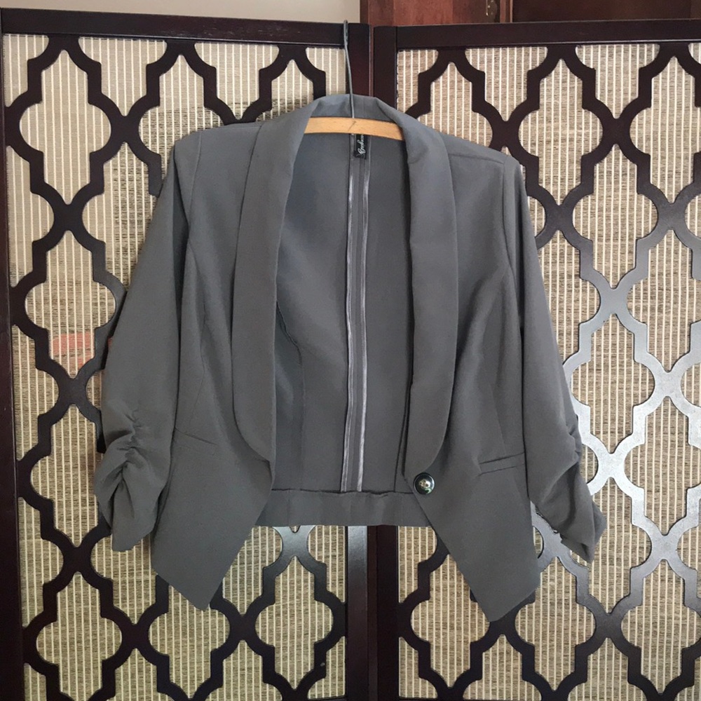 Gray lightweight blazer 3/4 length sleeves